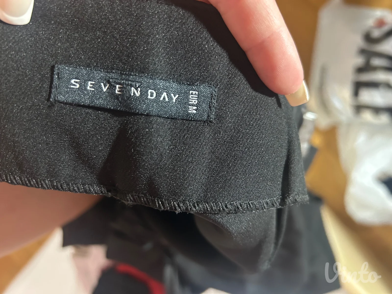 Crne pantalone zvoncare