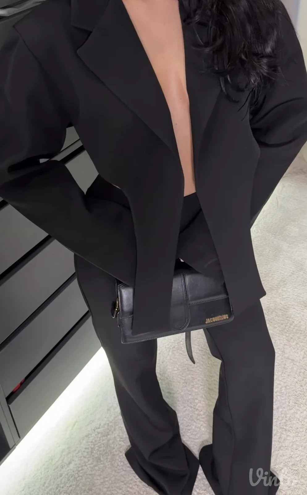 Crne pantalone zvoncare