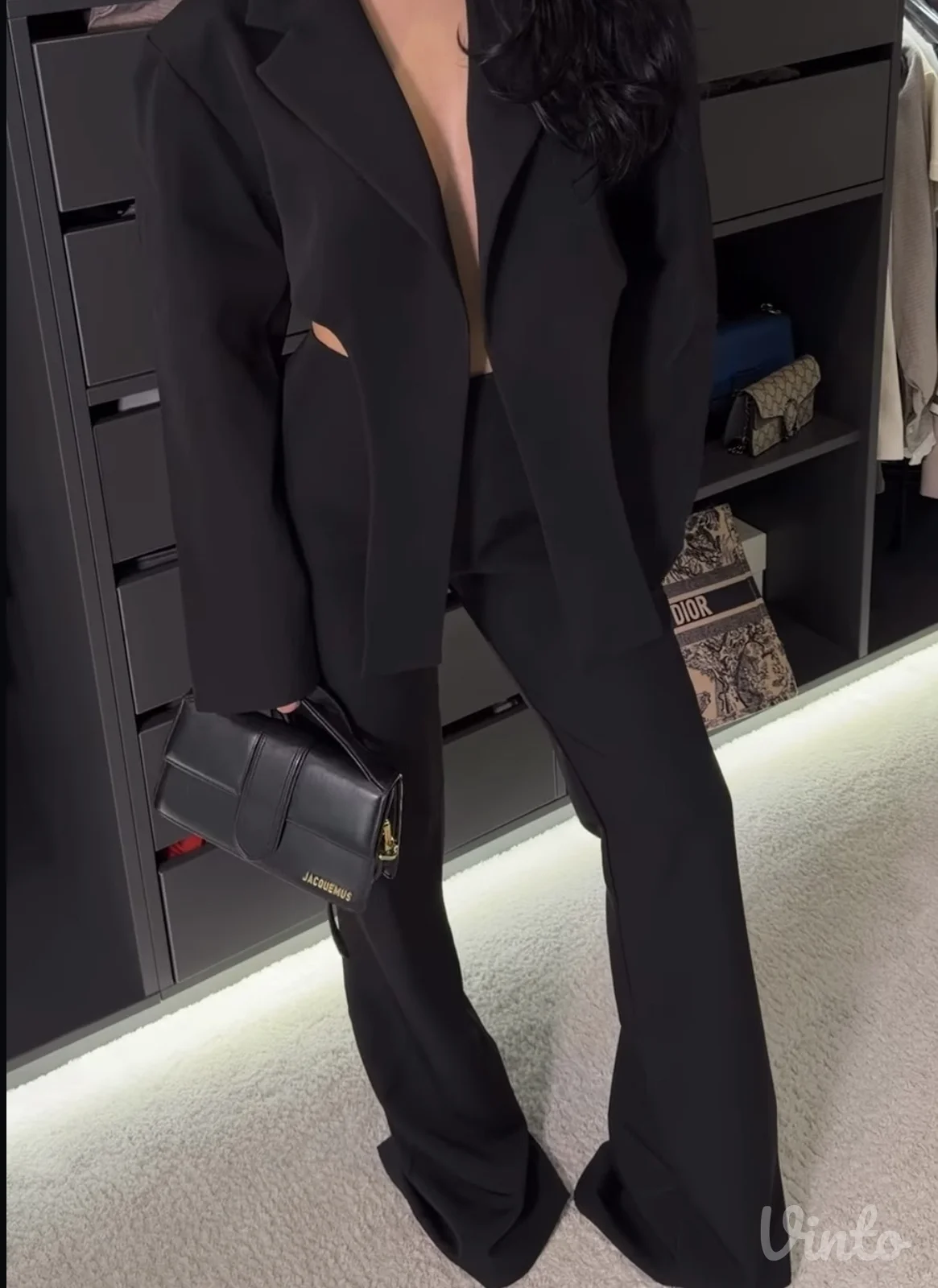 Crne pantalone zvoncare