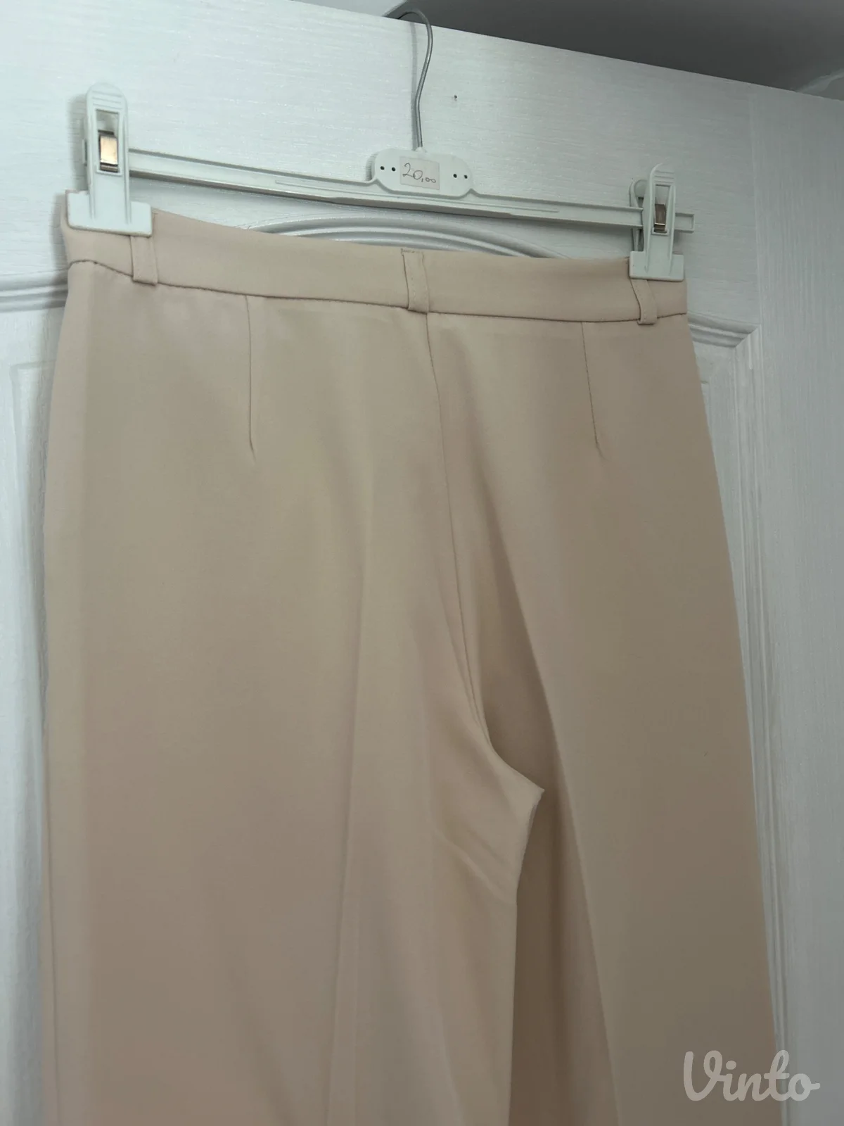 pantalone sa etiketom