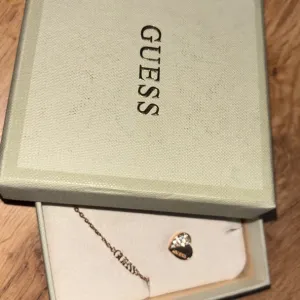 Guess set nakita