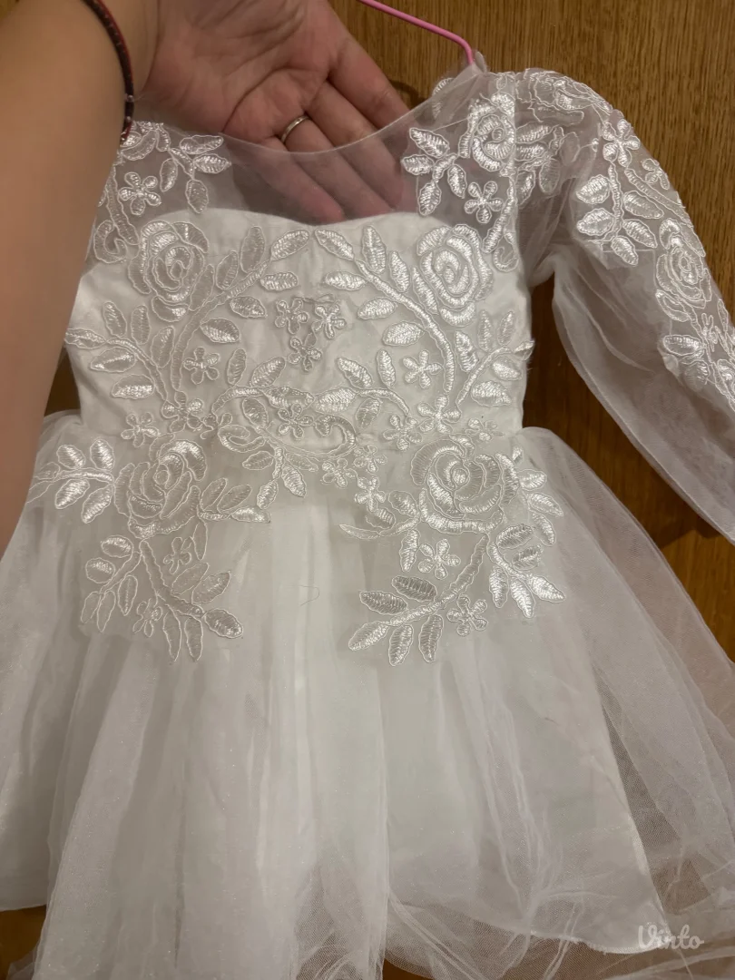 nova svecana haljinica velicina 80