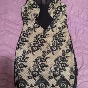 Svecana cipkana haljina