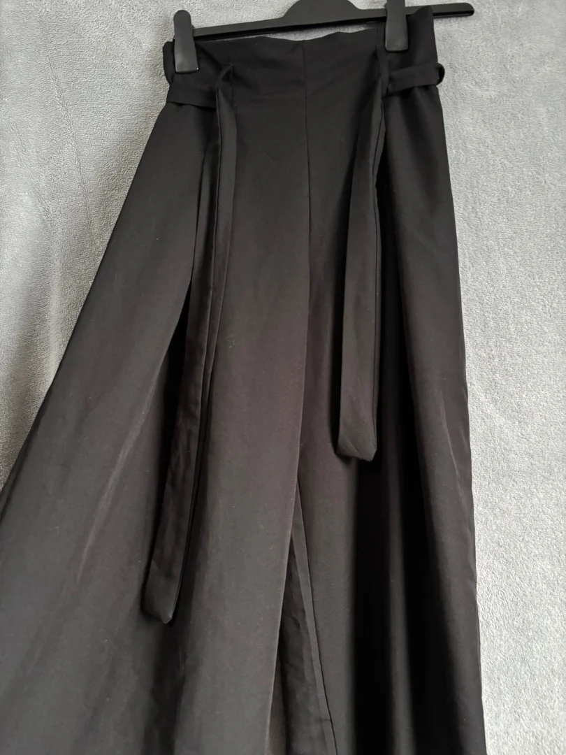 Svečane crne pantalone