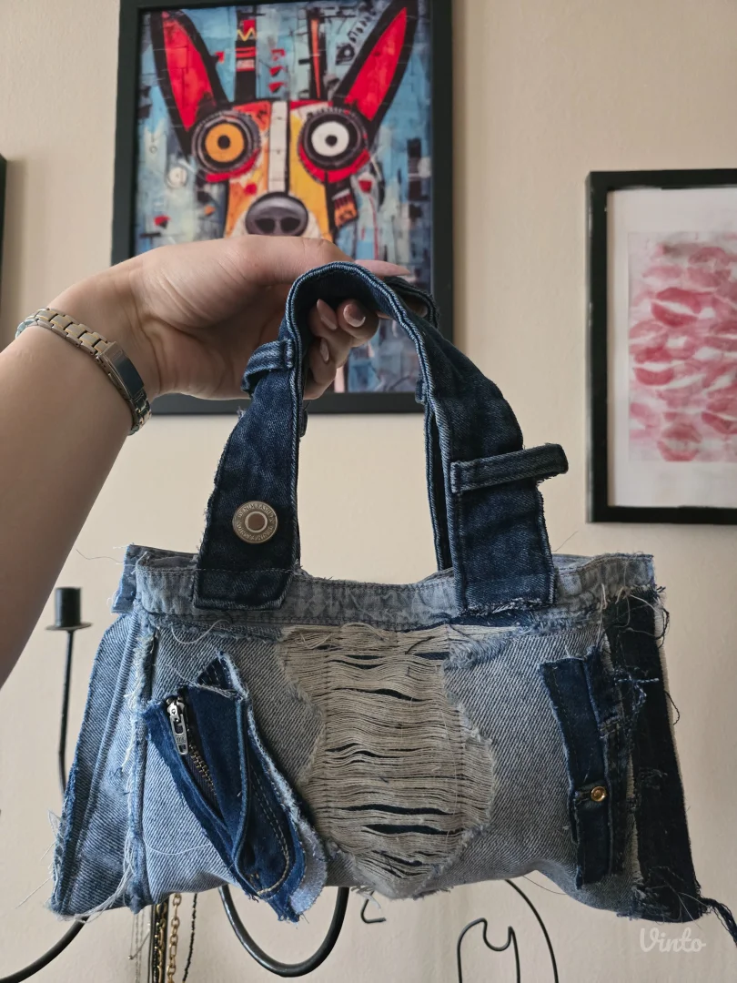 Upcycled rucno radjena teksas torbica