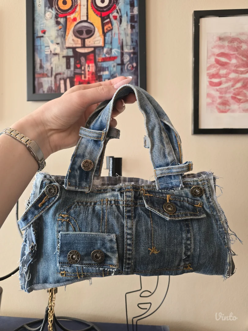 Upcycled rucno radjena teksas torbica