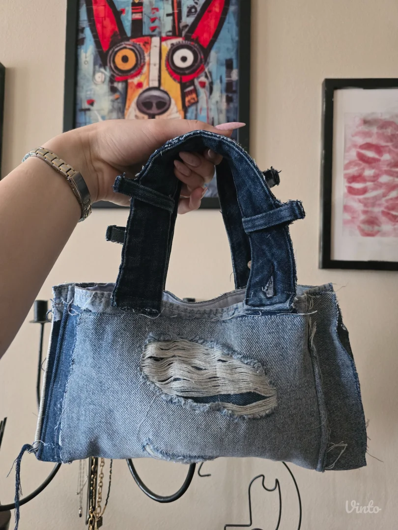 Upcycled rucno radjena teksas torbica