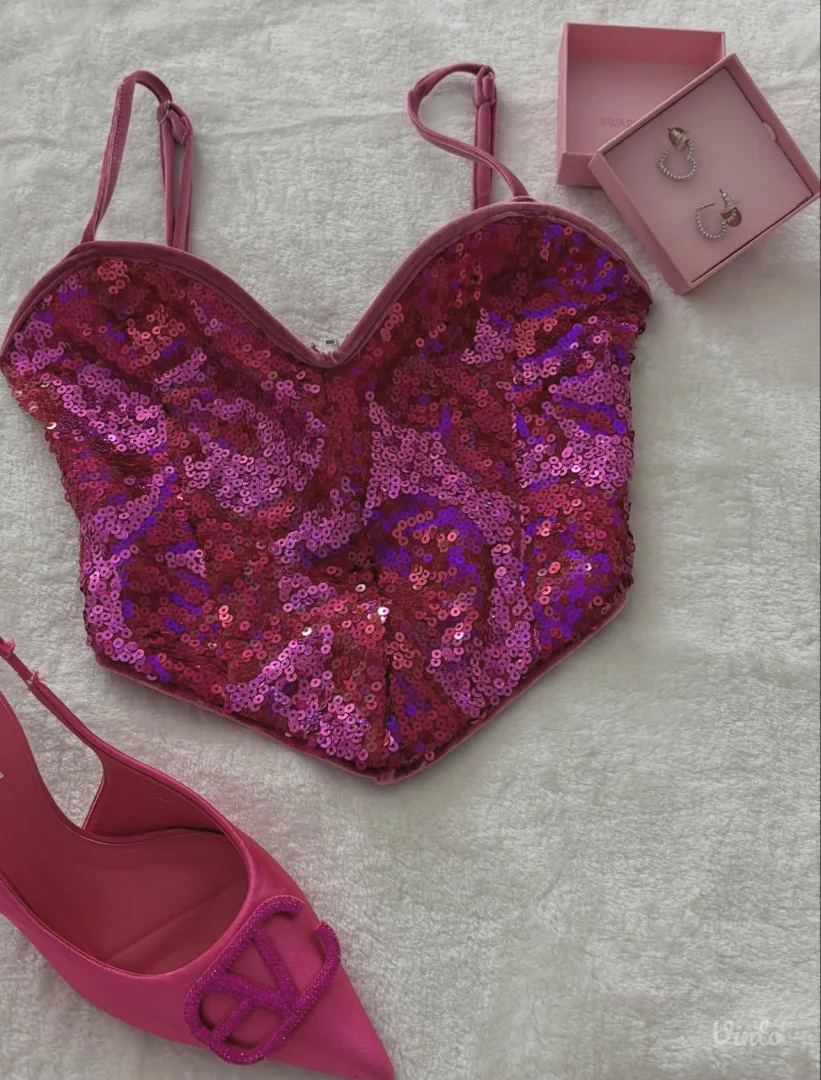 Bershka top sa šljokicama