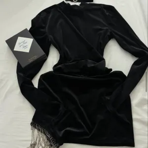 Crna elegantna haljina