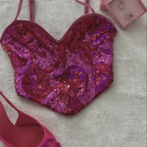 Bershka top sa šljokicama