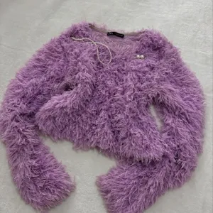 Zara fluffy džemper