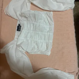 Crop bela kosuljica
