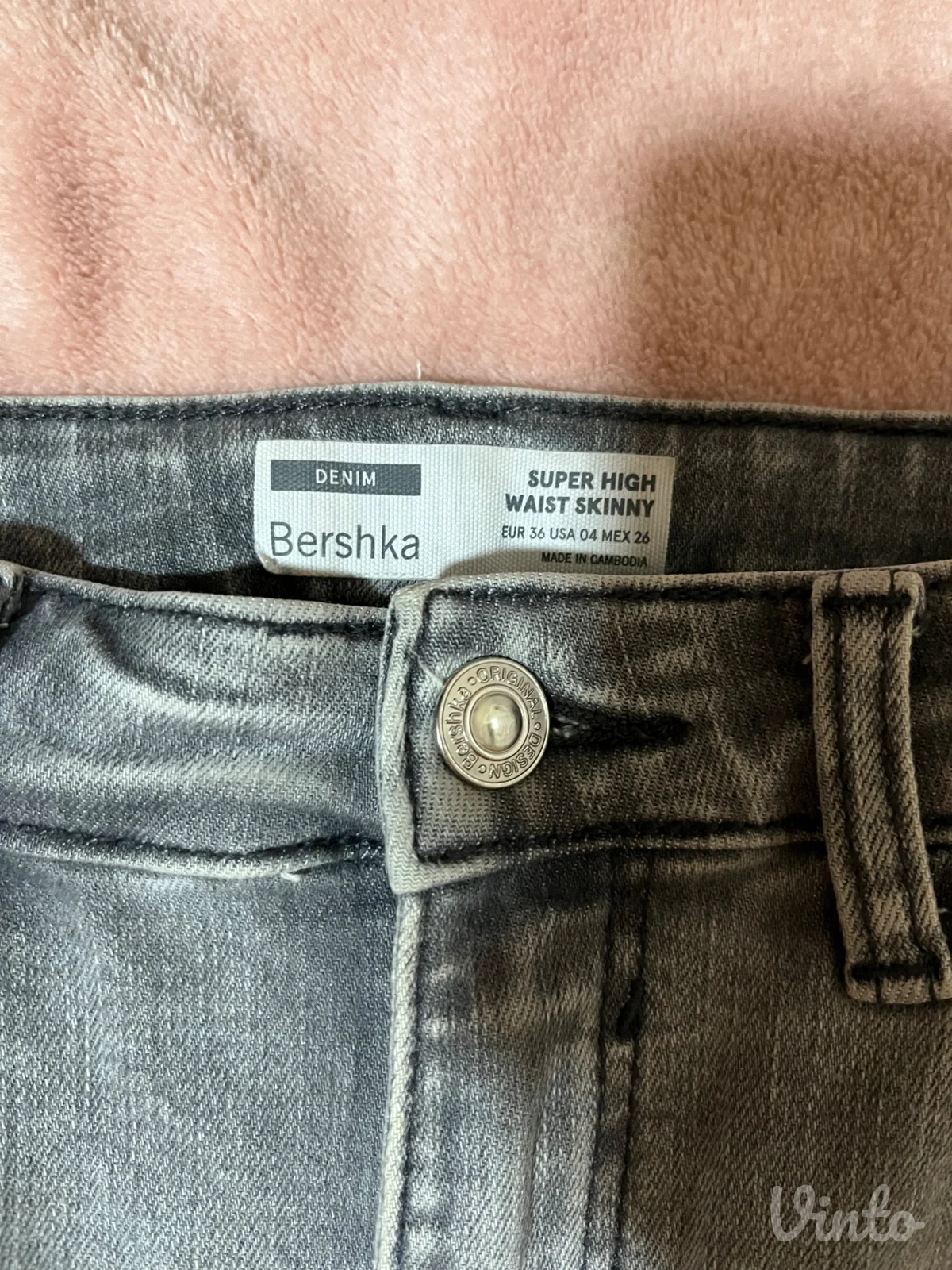 Bershka sive farmerke