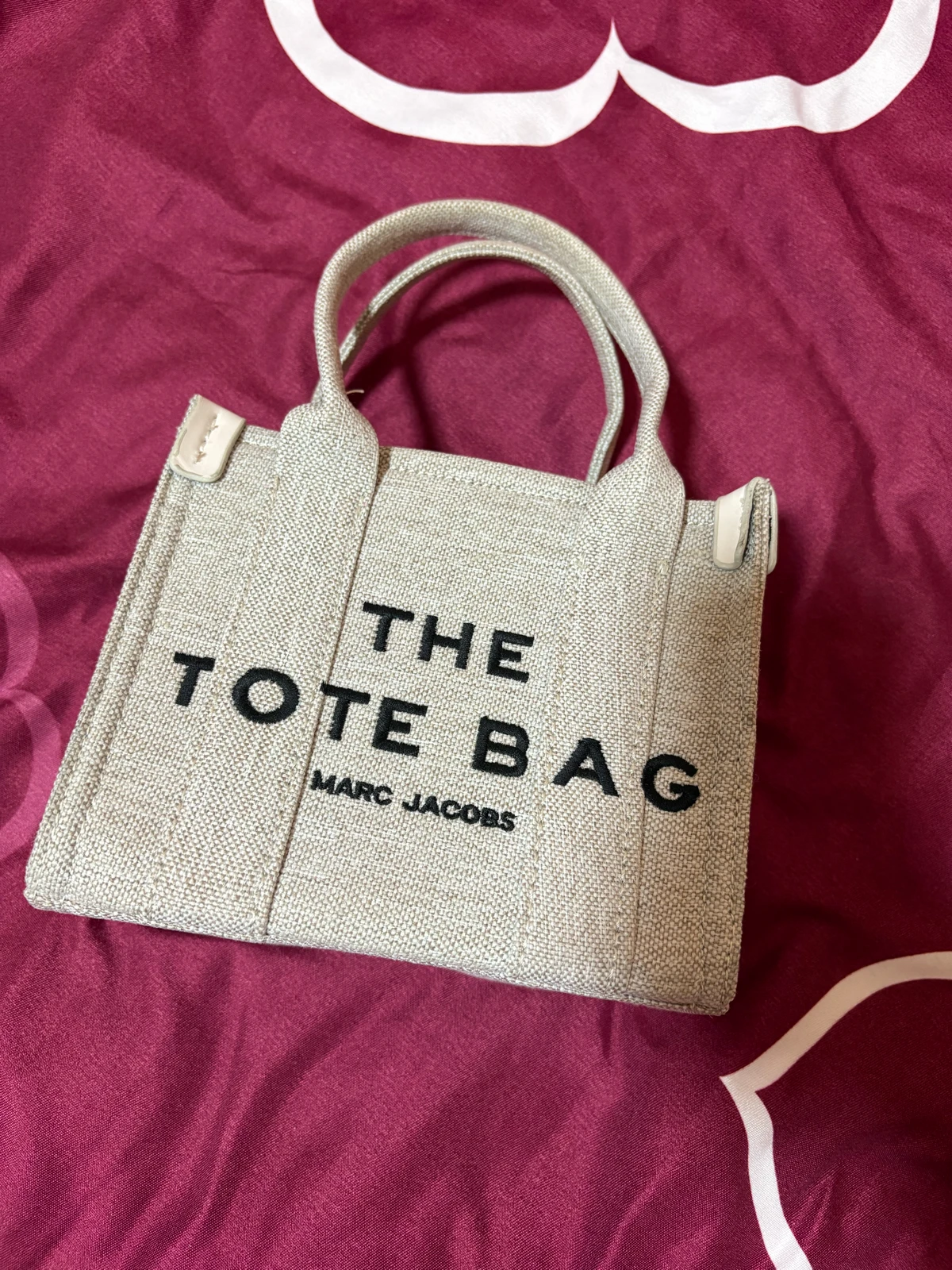 THE TOTE BAG