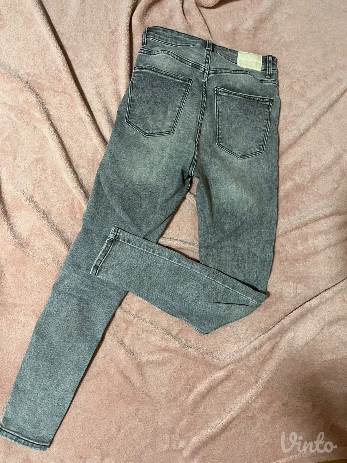 Bershka sive farmerke