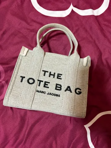 THE TOTE BAG