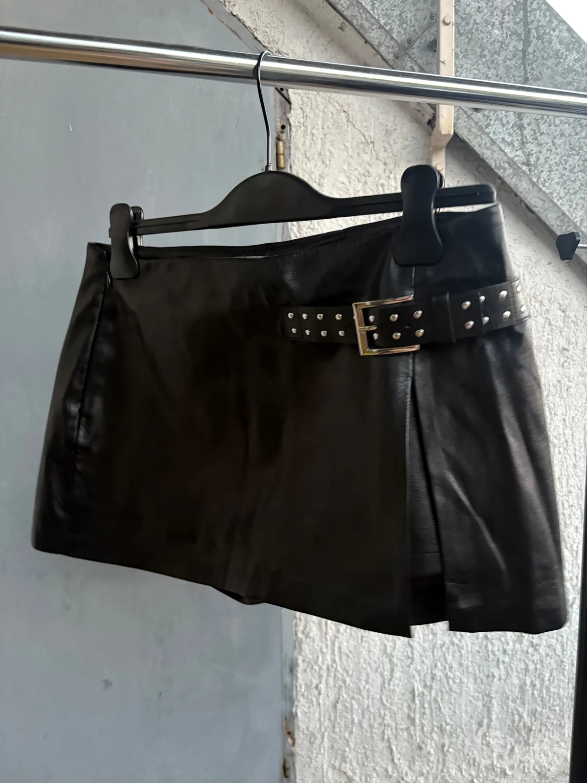 y2k goth kozna mini suknja