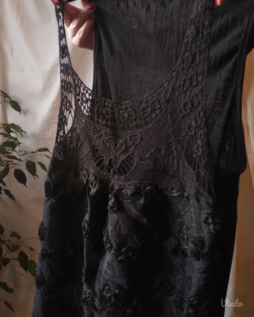 Crna čipkasta haljina-tunika