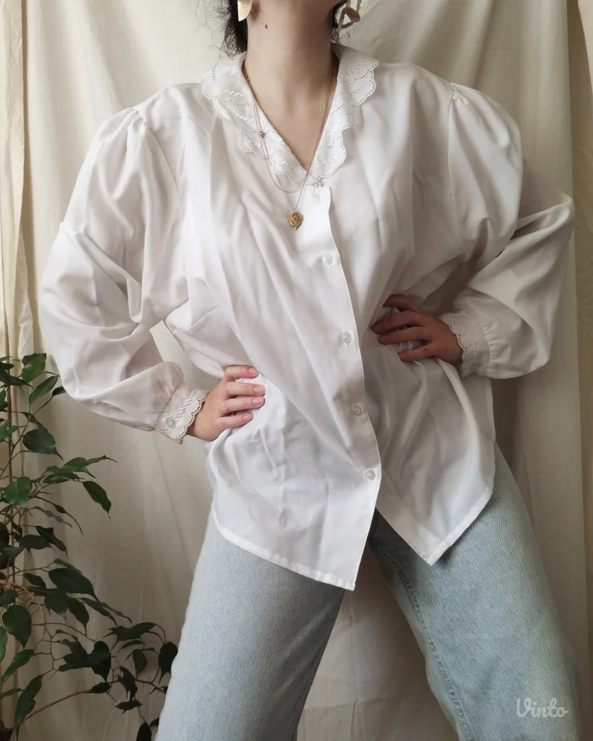 Oversized bela košulja sa čipkastim detaljima