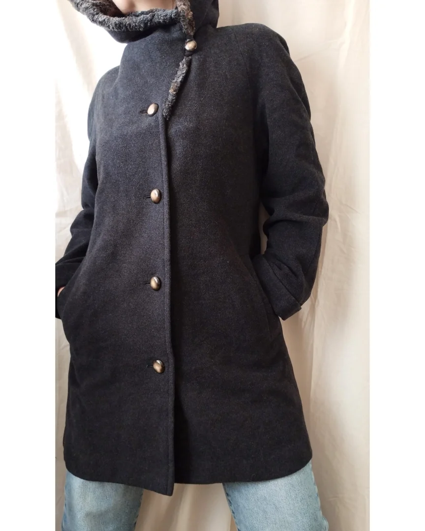 Kaput sa krznom-kapuljačom; vel. 38-40