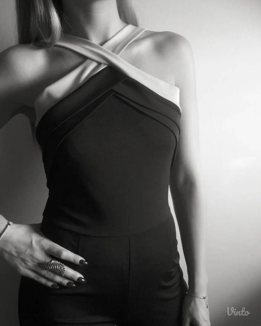 Crno-beli kombinezon