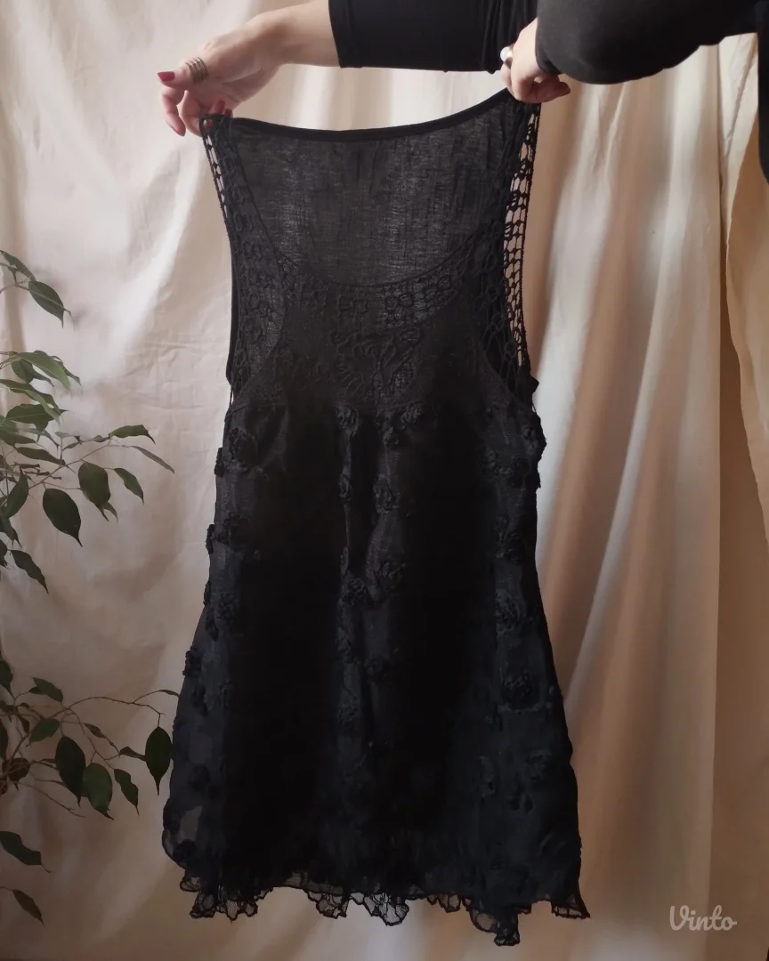 Crna čipkasta haljina-tunika