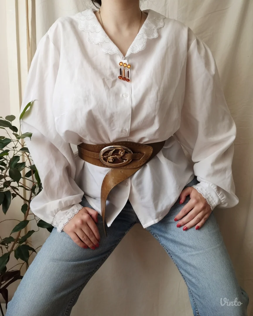 Oversized bela košulja sa čipkastim detaljima