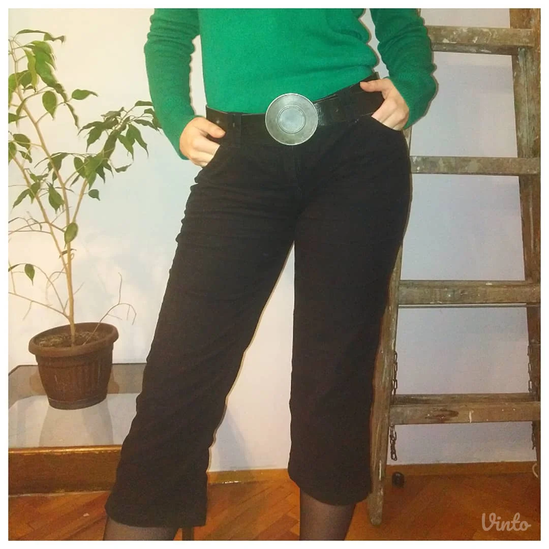 H&M crne somotne pantalone