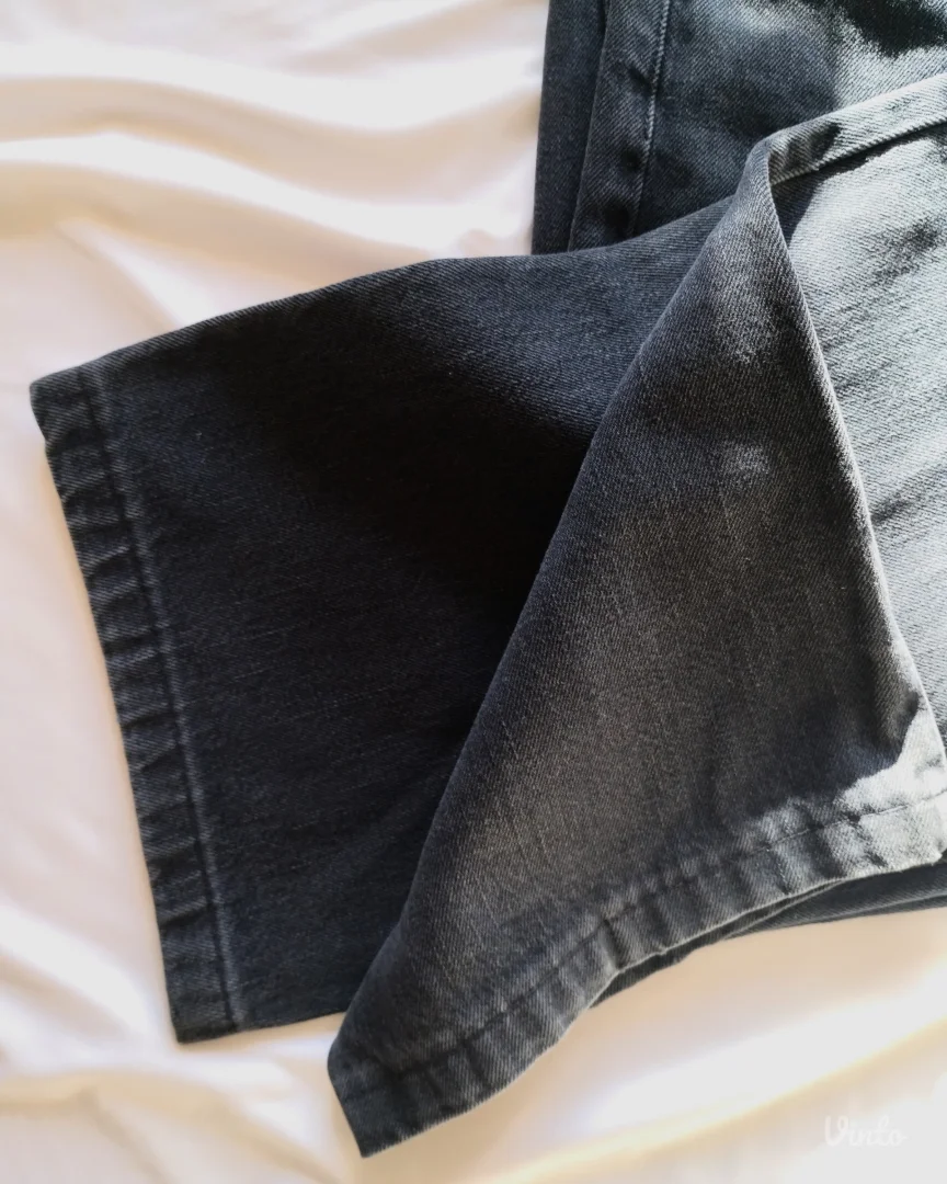 HUGO BOSS crne farmerice; W34 L34