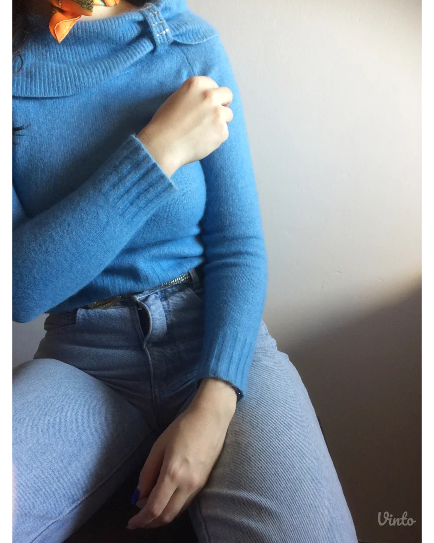 Crop off-the-shoulder džemper