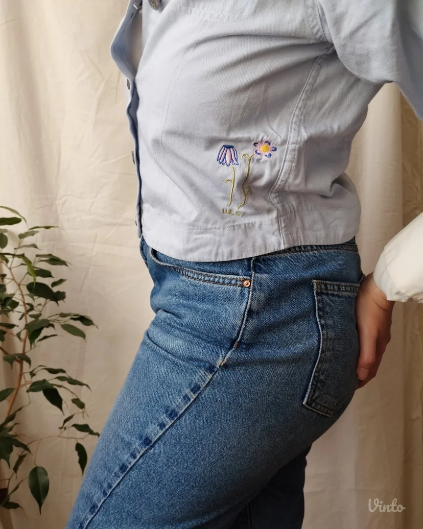 Crop jakna sa cvetnim vezom