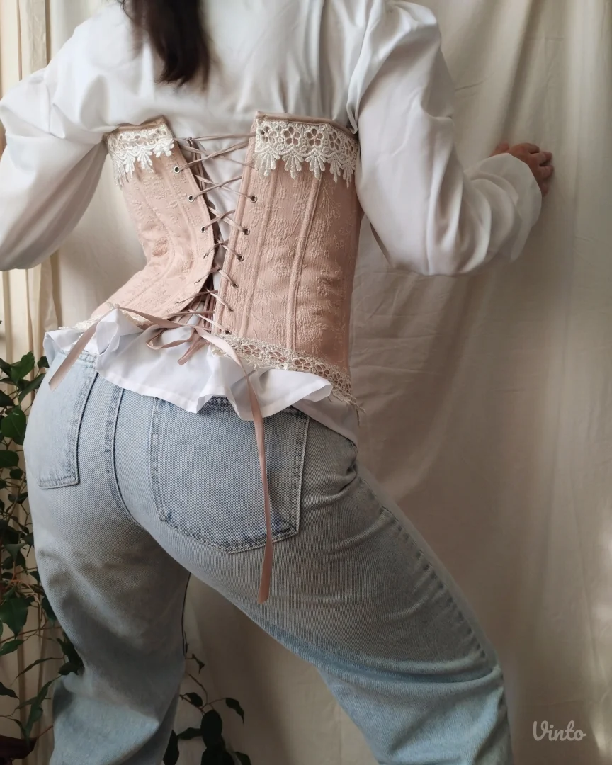 Barokni korset sa čipkom