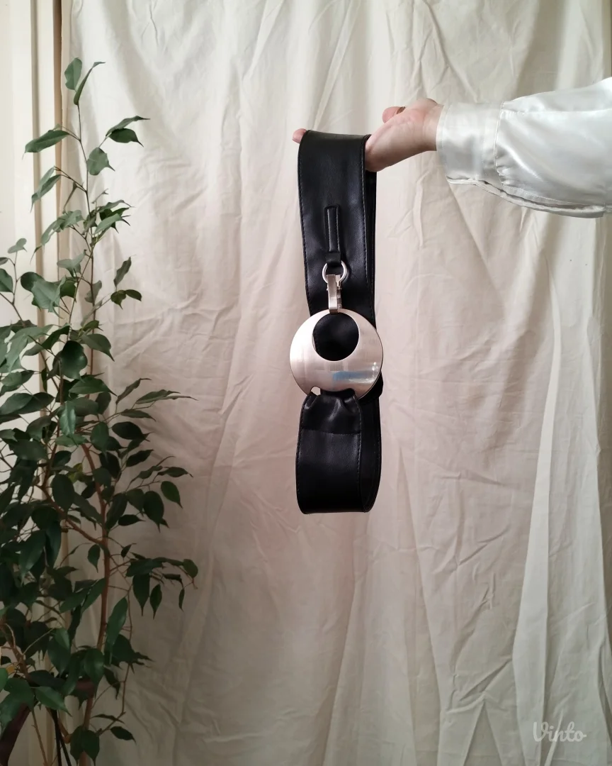 Statement pojas sa kružnom kopčom