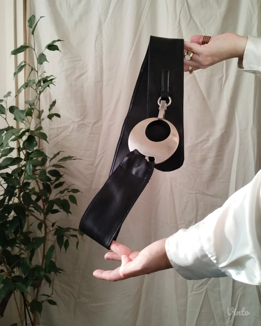 Statement pojas sa kružnom kopčom