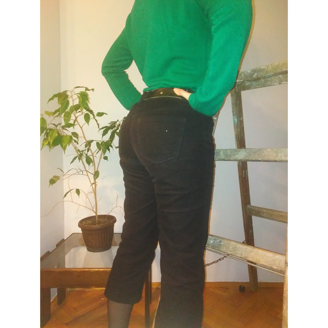 H&M crne somotne pantalone