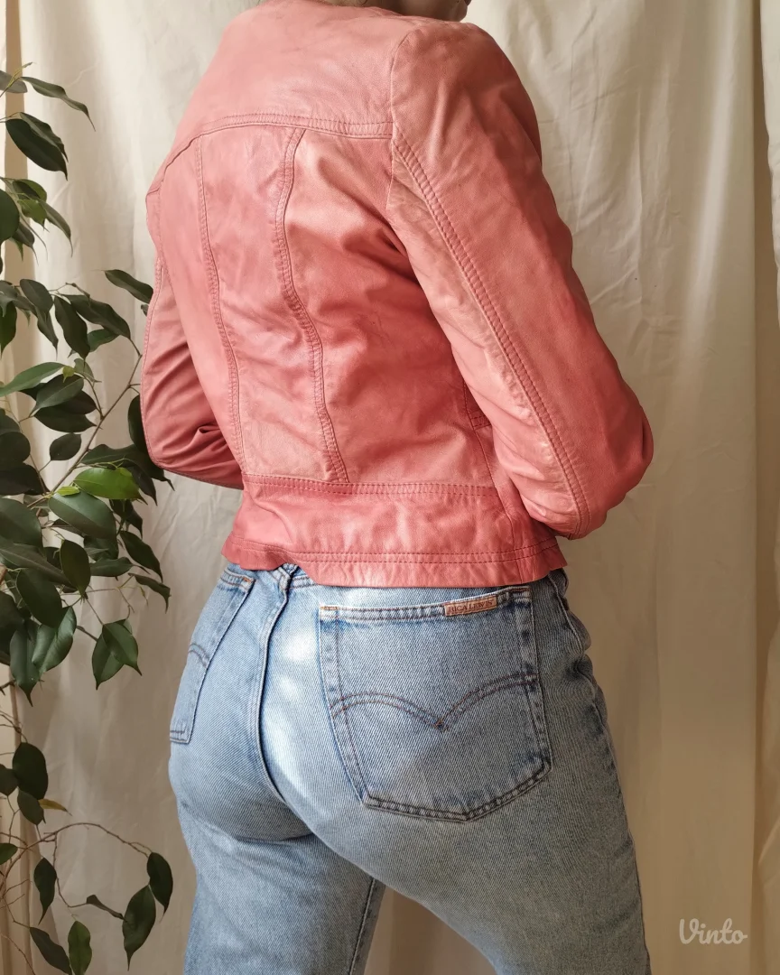 Ružičasta kožna jakna