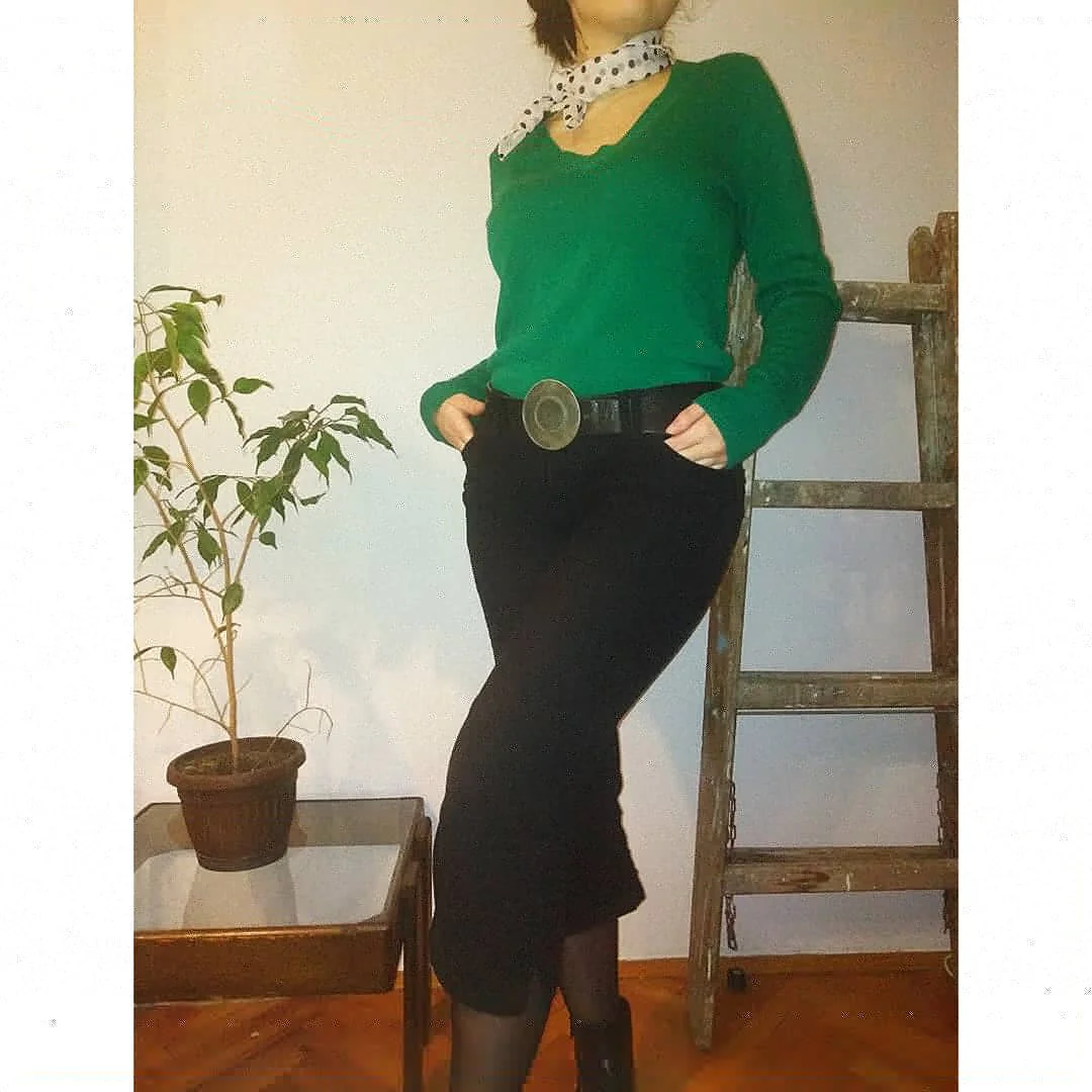 H&M crne somotne pantalone