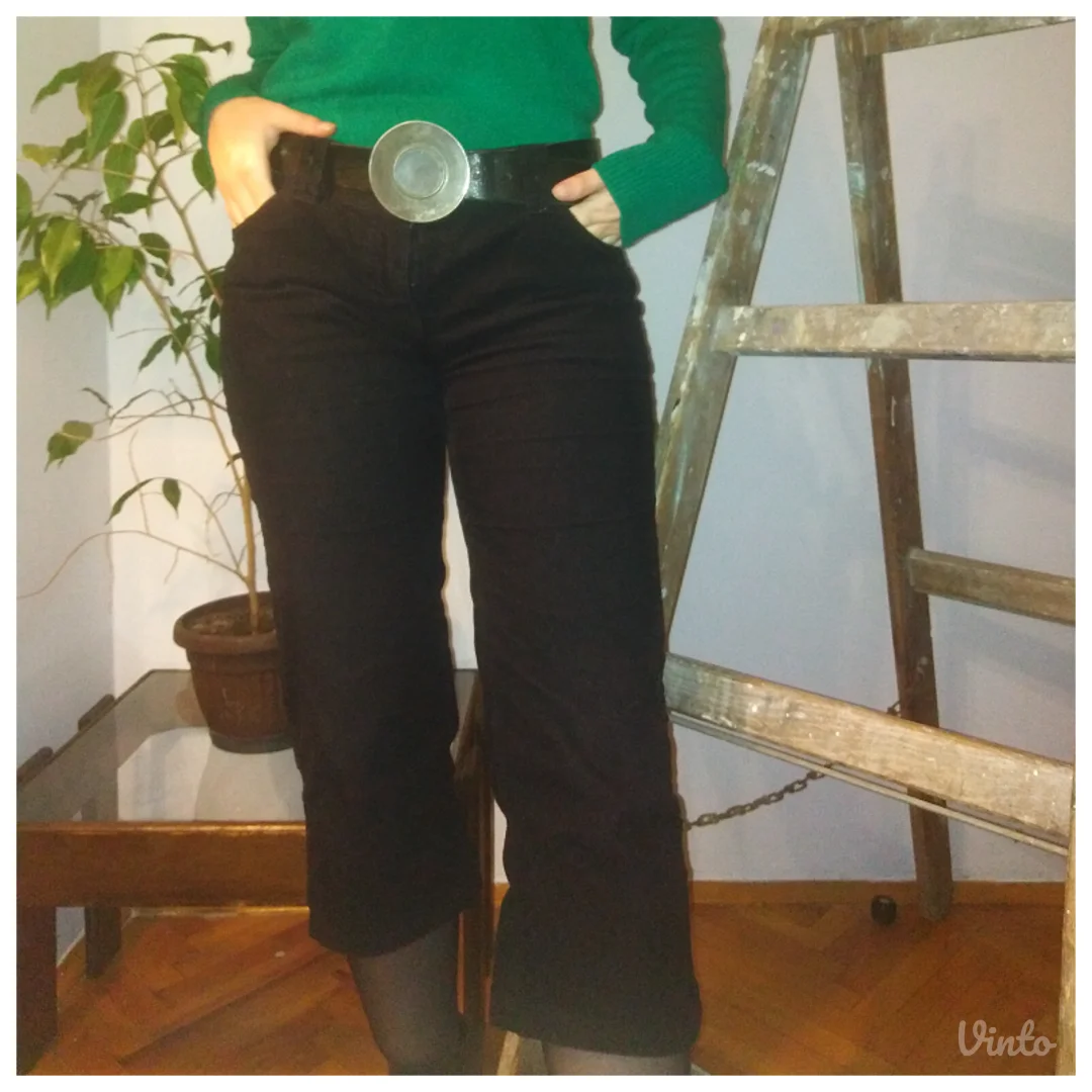 H&M crne somotne pantalone