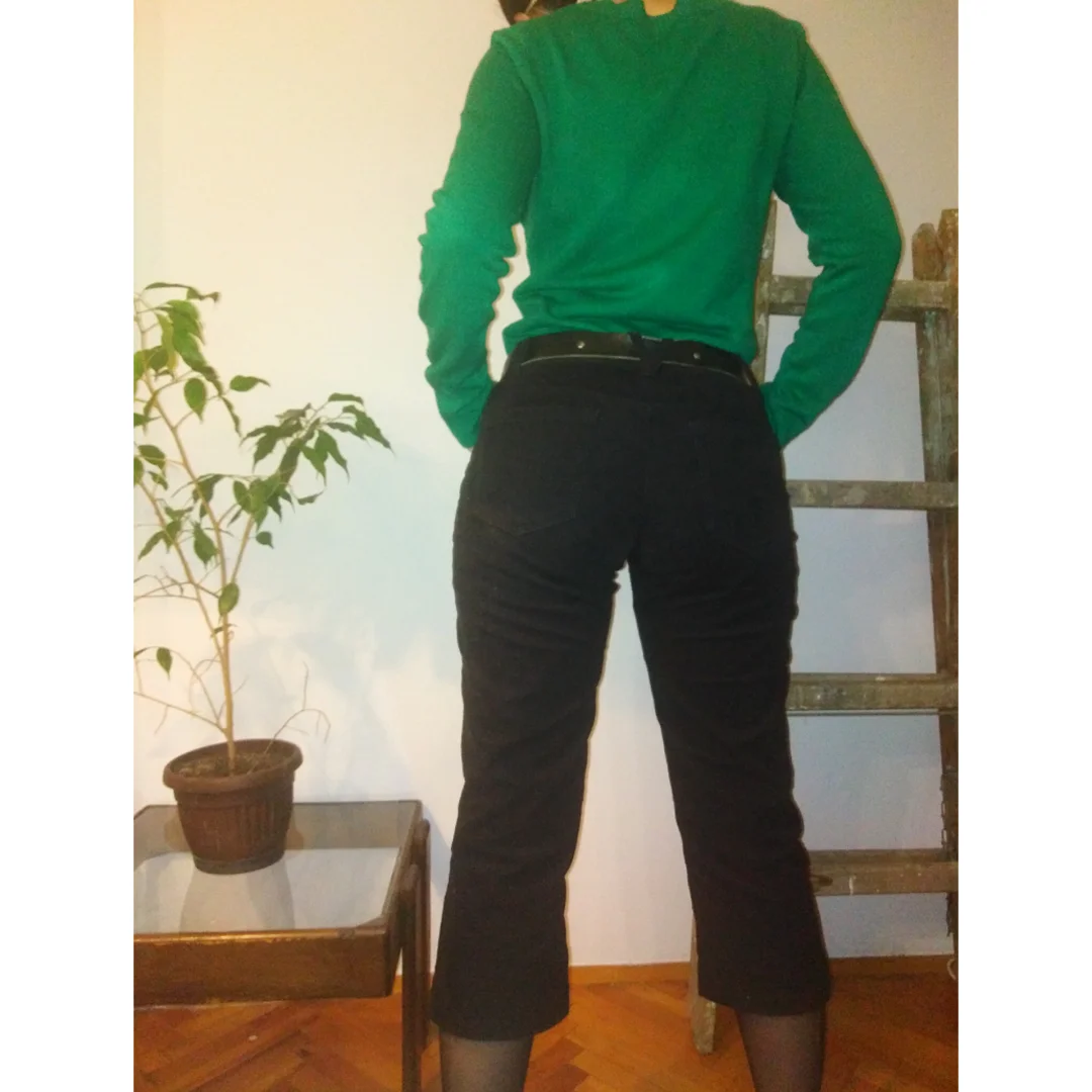 H&M crne somotne pantalone