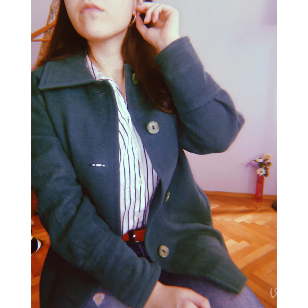 Kratak postavljeni kaput