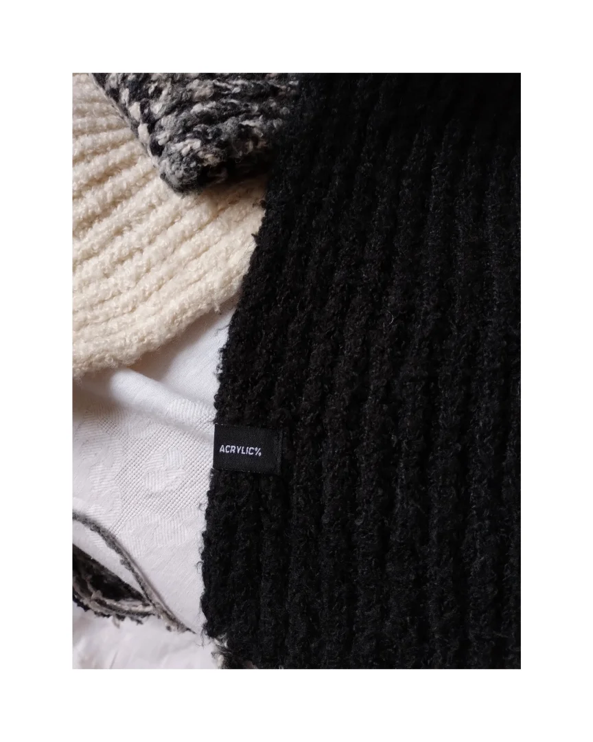 Crno-beli-sivi šal sa resama