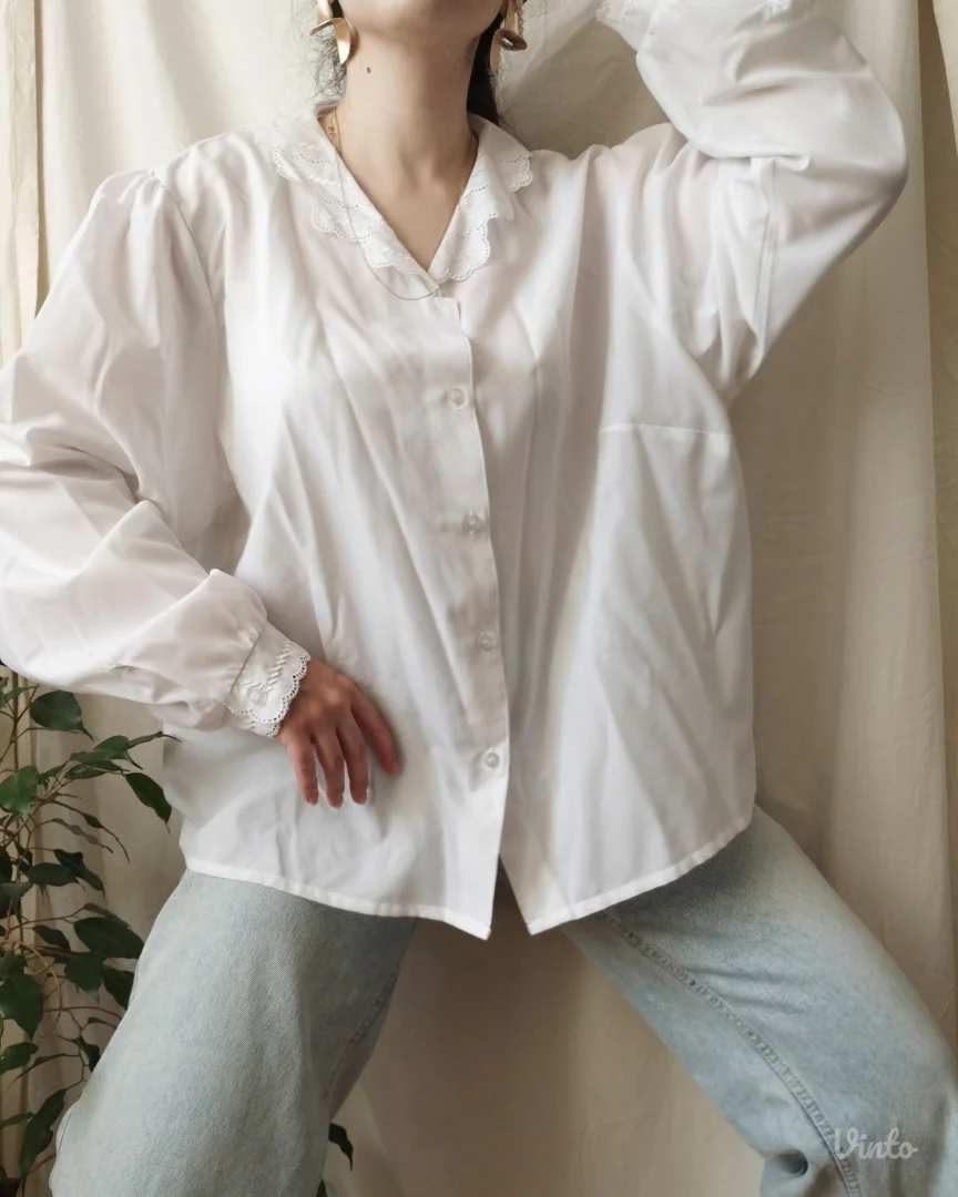 Oversized bela košulja sa čipkastim detaljima
