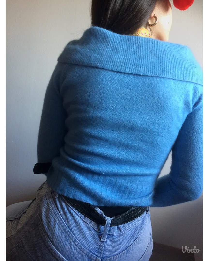 Crop off-the-shoulder džemper