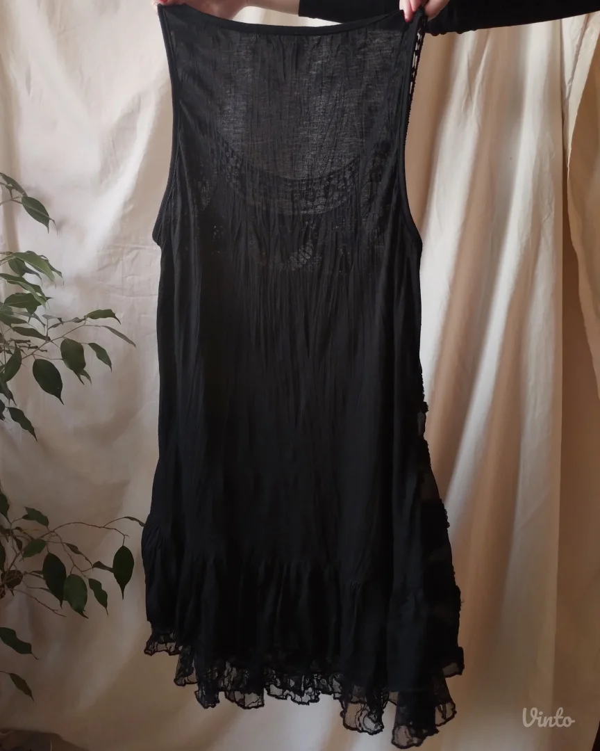 Crna čipkasta haljina-tunika