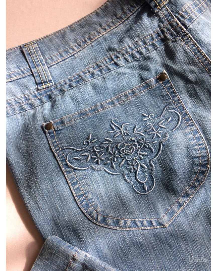 Anna Montana svetle farmerke sa vezom