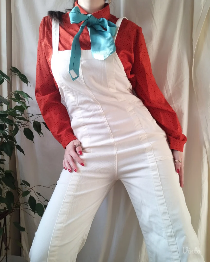 Bershka pantalone sa tregerima