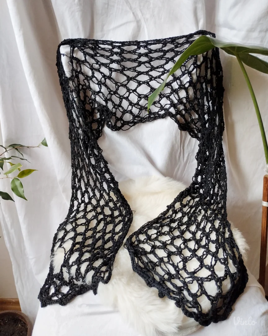 Mrežasti šal / ešarpa sa srebrnim nitima