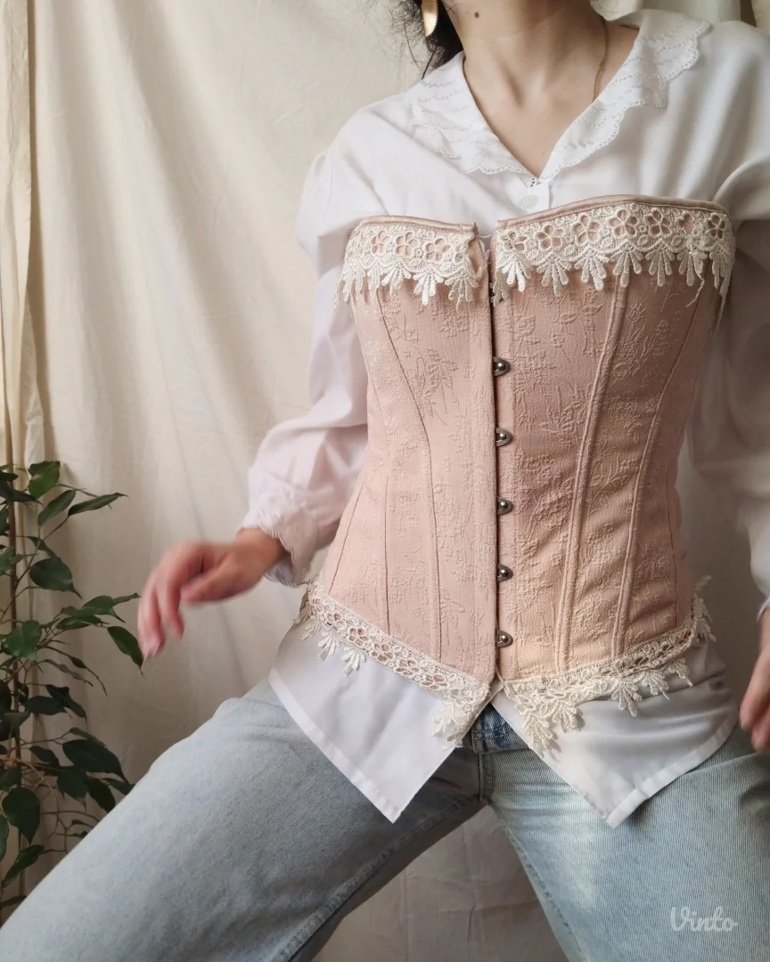 Barokni korset sa čipkom