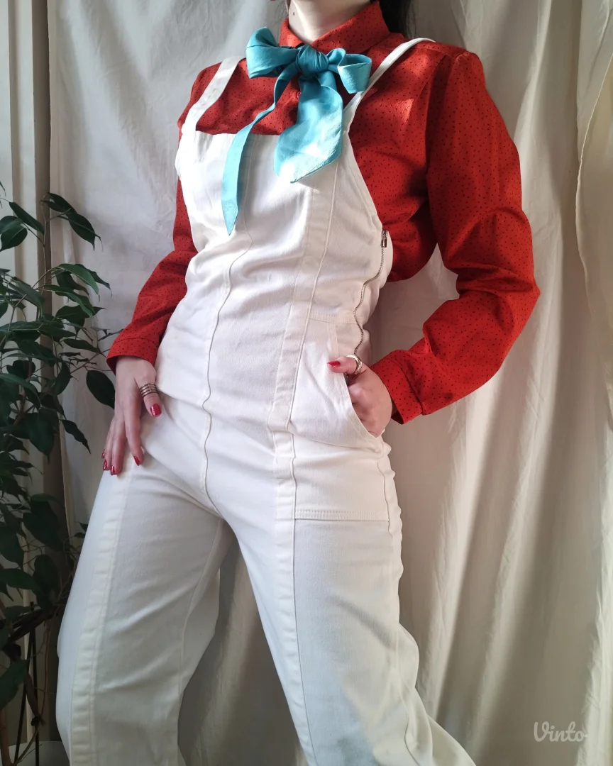 Bershka pantalone sa tregerima