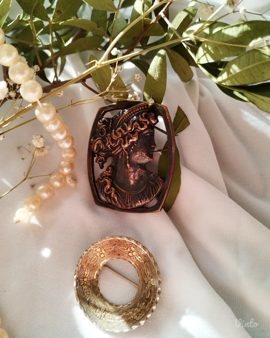 Floral Wreath vintage broš